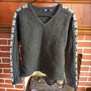 GAP women's V-neck sweater